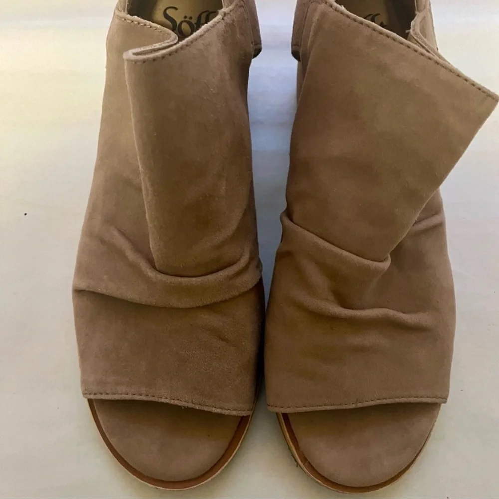 Sofft Women's Tan Catelyn Suede Peep-Toe Ankle Bootie Heel Shoes